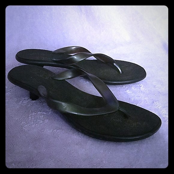 flip flops with small heel